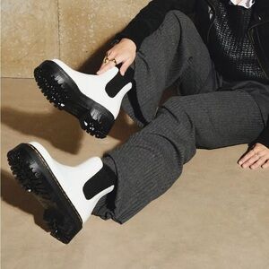 2976 Smooth Leather Chelsea Platform White Quad Dr. Martens size 6